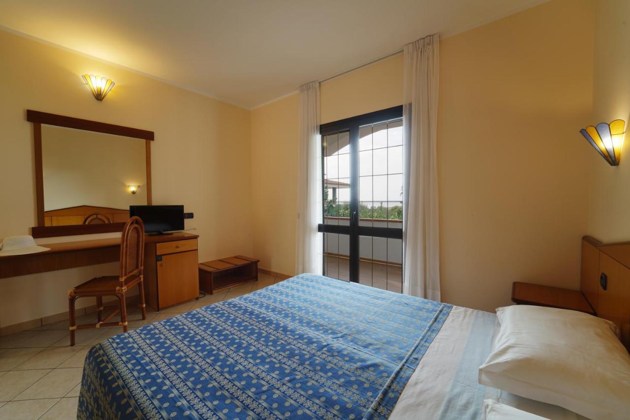 Villaggio Torre Ruffa Robinson Capo Vaticano Kamer foto